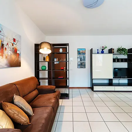 Lucia's By Quokka 360 - Next To The Walled Of Apartament Como