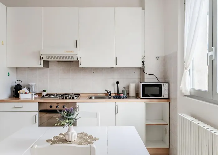 Lucia's By Quokka 360 - Next To The Walled Of *